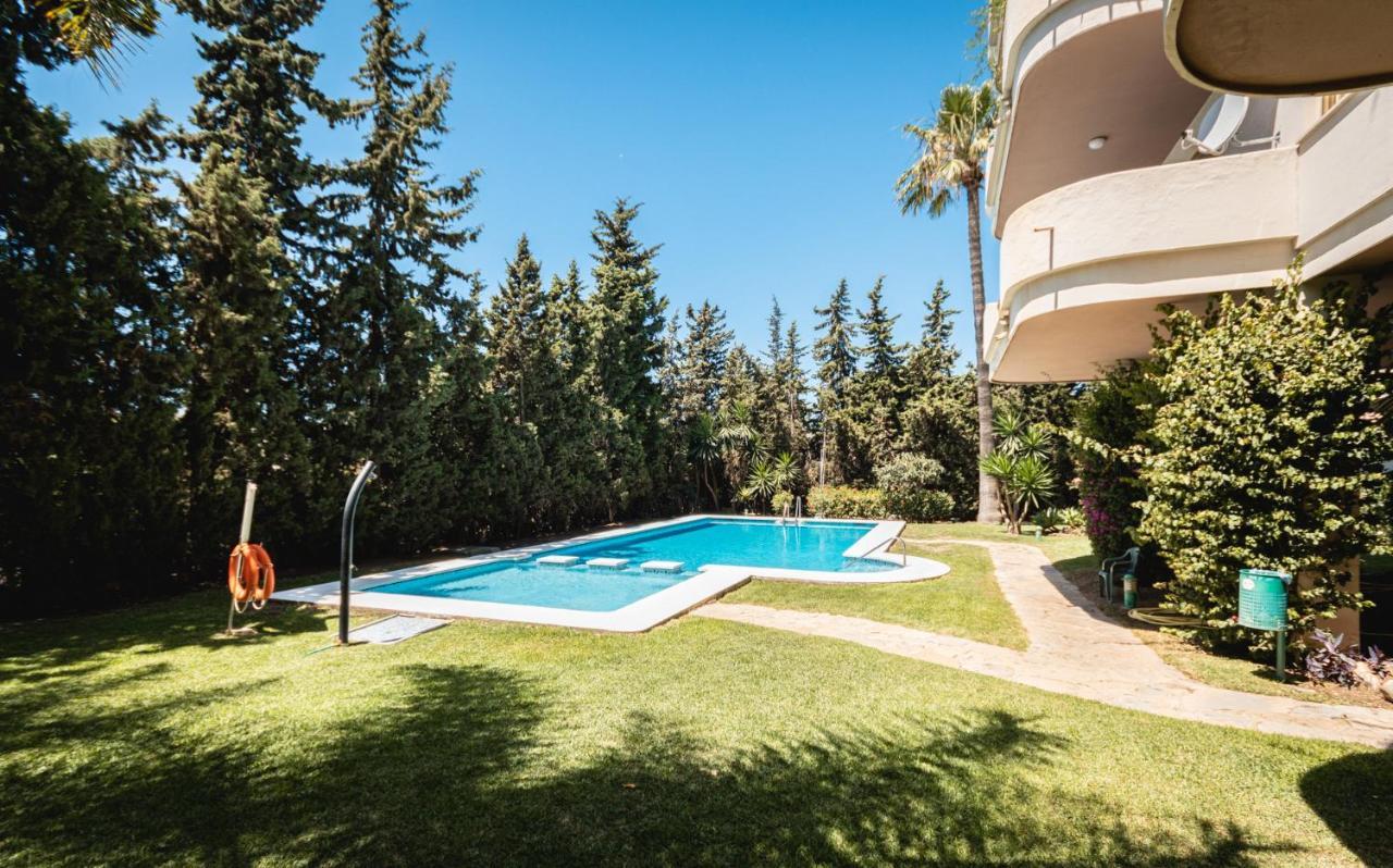 Apartment Puerto Banus Marbella Bagian luar foto